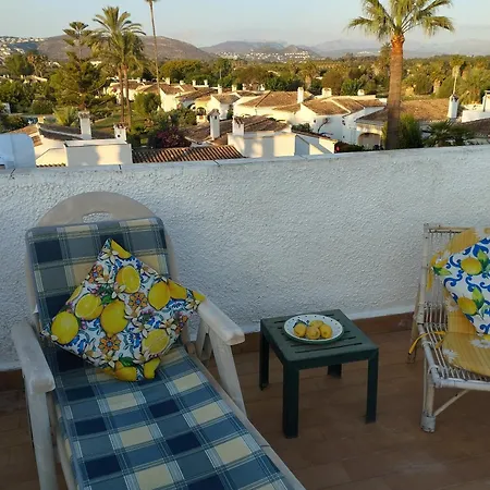 Stylish House With Swimming Pool,near & Town, Wifi Holiday home *