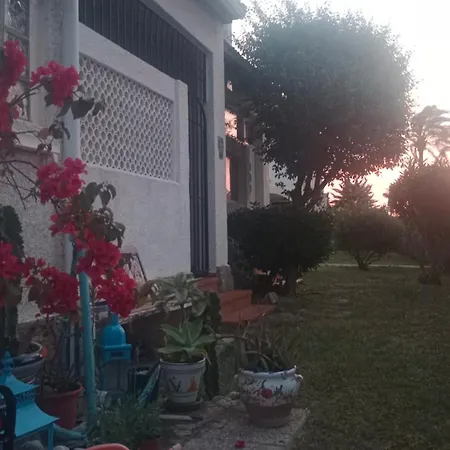 Дом отдыха Stylish House With Swimming Pool,near & Town, Wifi