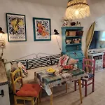 Hébergement de vacances Stylish House With Swimming Pool,near & Town, Wifi