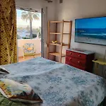 Stylish House With Swimming Pool,near & Town, Wifi
