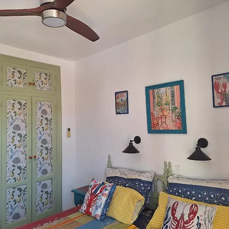 Дом отдыха Stylish House With Swimming Pool,near & Town, Wifi Дения