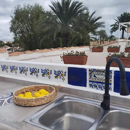 Дом отдыха Stylish House With Swimming Pool,near & Town, Wifi *