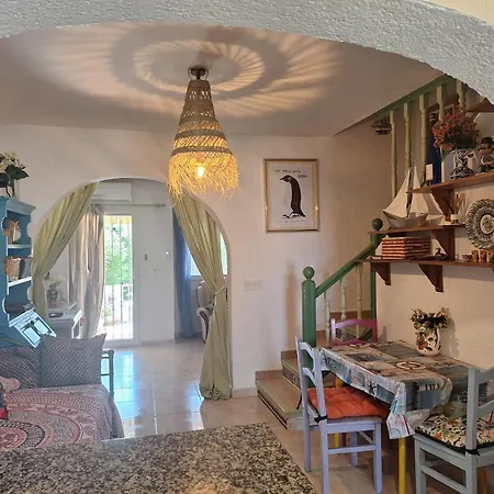 Stylish House With Swimming Pool,near & Town, Wifi Σπίτι διακοπών