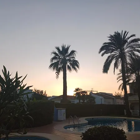 Stylish House With Swimming Pool,near & Town, Wifi