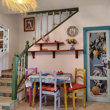 Stylish House With Swimming Pool,near & Town, Wifi