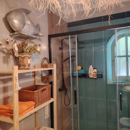 Stylish House With Swimming Pool,near & Town, Wifi