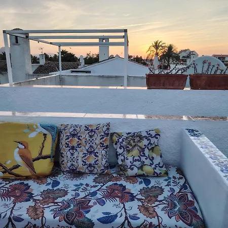 Σπίτι διακοπών Stylish House With Swimming Pool,near & Town, Wifi
