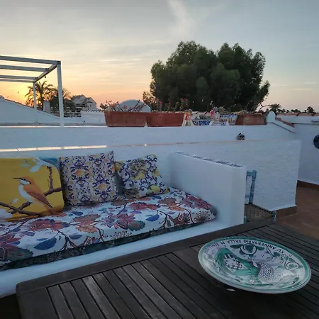 Σπίτι διακοπών Stylish House With Swimming Pool,near & Town, Wifi