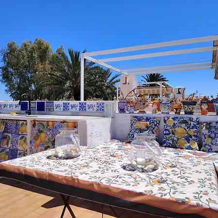Σπίτι διακοπών Stylish House With Swimming Pool,near & Town, Wifi