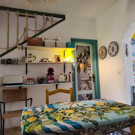 Stylish House With Swimming Pool,near & Town, Wifi