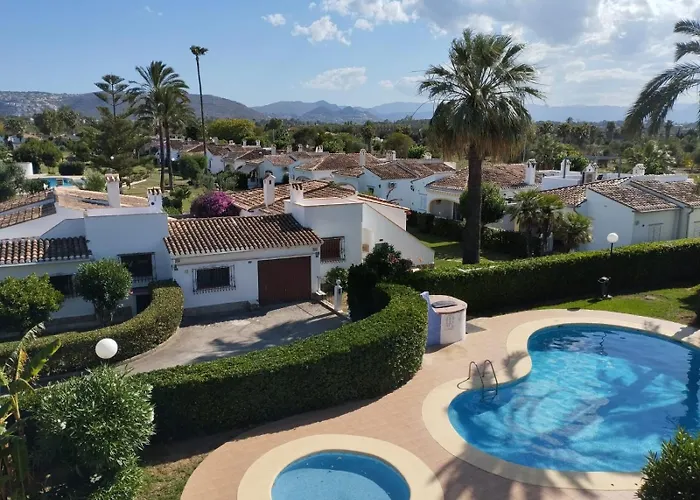 Holiday home Stylish House With Swimming Pool,near & Town, Wifi *