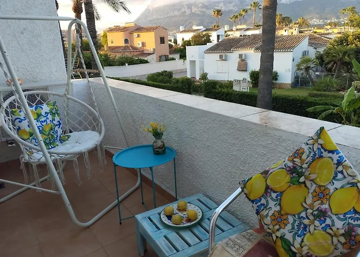 Hébergement de vacances Stylish House With Swimming Pool,near & Town, Wifi