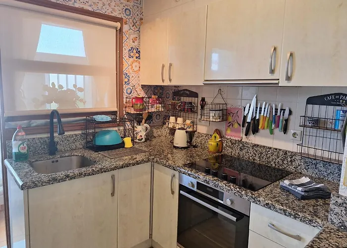 Stylish House With Swimming Pool,near & Town, Wifi Holiday home *