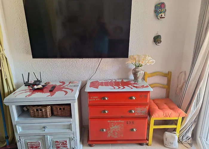 Hébergement de vacances Stylish House With Swimming Pool,near & Town, Wifi