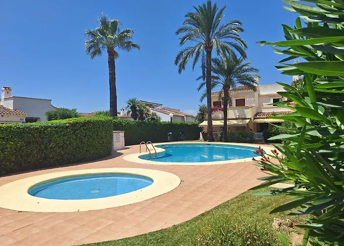 Stylish House With Swimming Pool,near & Town, Wifi