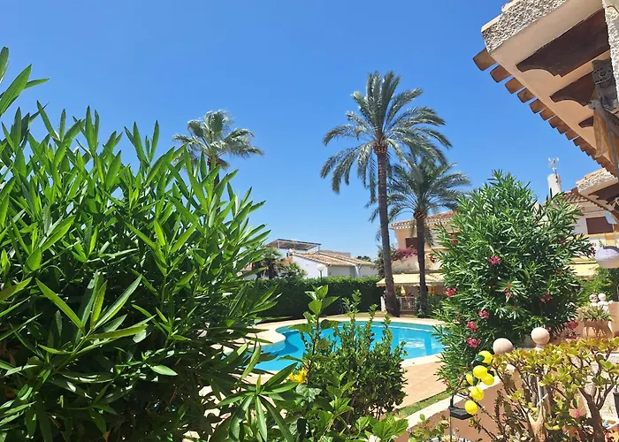 Stylish House With Swimming Pool,near & Town, Wifi Hébergement de vacances *