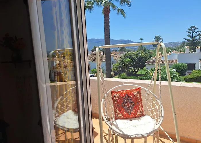 Stylish House With Swimming Pool,near & Town, Wifi