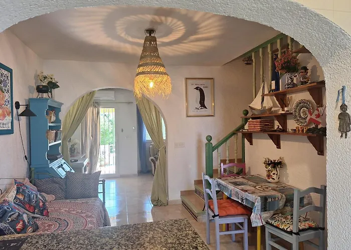 Stylish House With Swimming Pool,near & Town, Wifi Hébergement de vacances