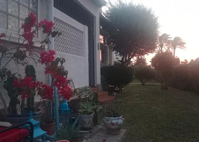 Hébergement de vacances Stylish House With Swimming Pool,near & Town, Wifi