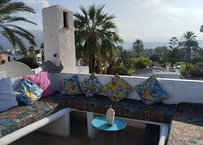 Stylish House With Swimming Pool,near & Town, Wifi Hébergement de vacances