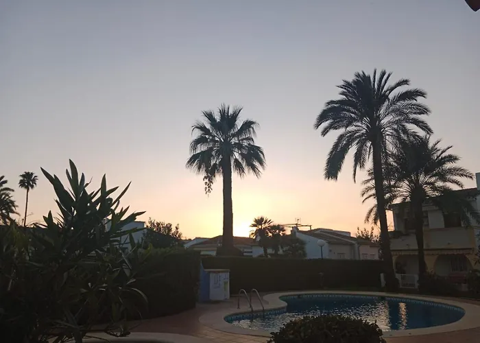 Stylish House With Swimming Pool,near & Town, Wifi