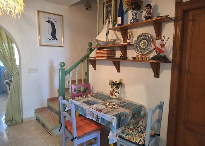 Stylish House With Swimming Pool,near & Town, Wifi