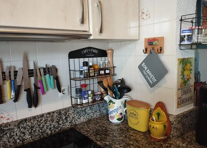 Hébergement de vacances Stylish House With Swimming Pool,near & Town, Wifi