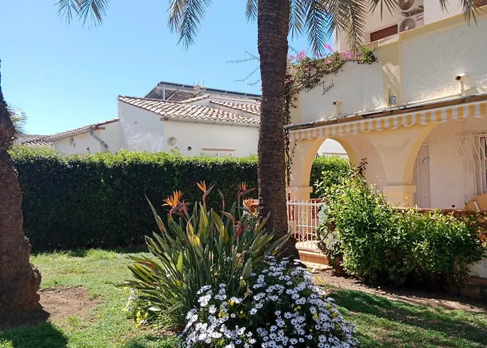 Stylish House With Swimming Pool,near & Town, Wifi Hébergement de vacances